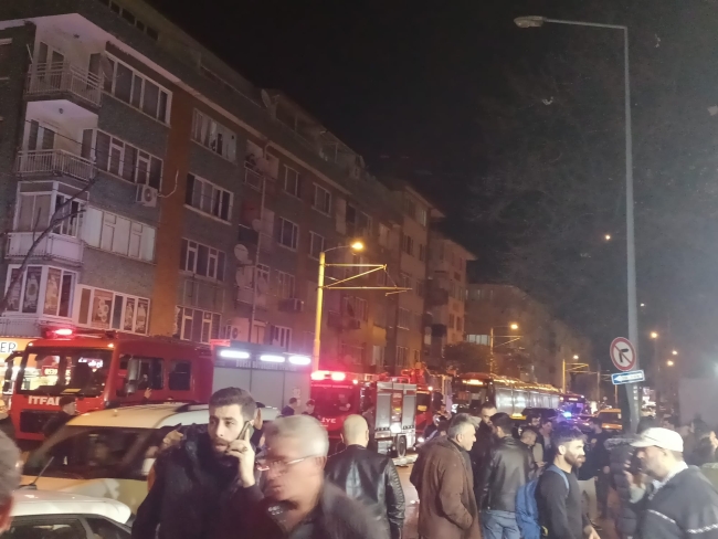 Bursa'nın Çarşamba mahallesinde balkon çöktü!