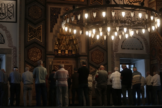 Türkiye'nin her yerinden Bursa'ya bu imamı dinlemeye geliyorlar!