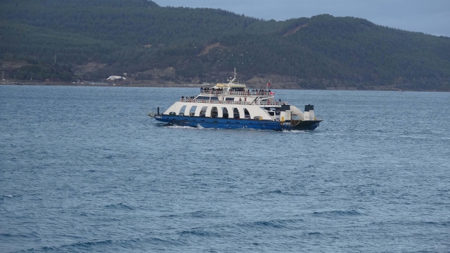 Gökçeada feribot seferlerine 'fırtına' engeli