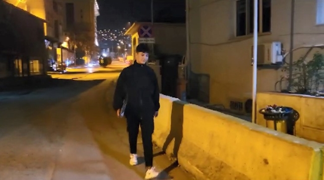 Bursa'da para dolu çantayı karakola teslim etti