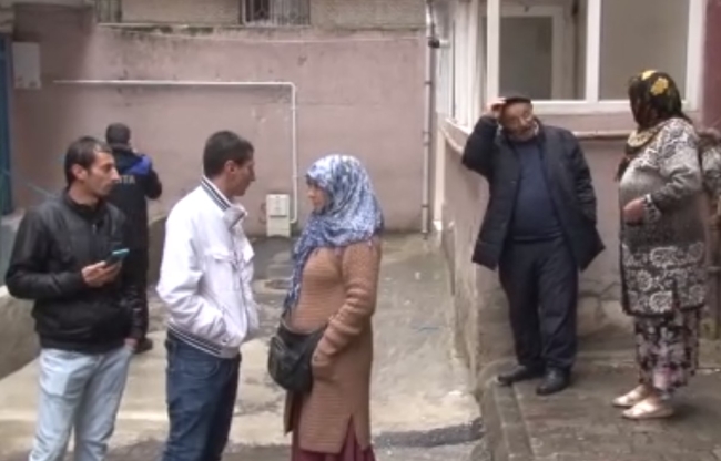 Depremde bir binada hasar oluştu! Vatandaşlar tedirgin