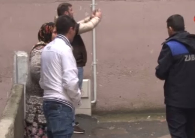 Depremde bir binada hasar oluştu! Vatandaşlar tedirgin