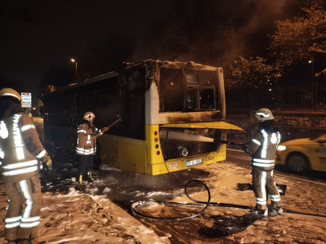 İstanbul'da İETT otobüsü alev alev yandı