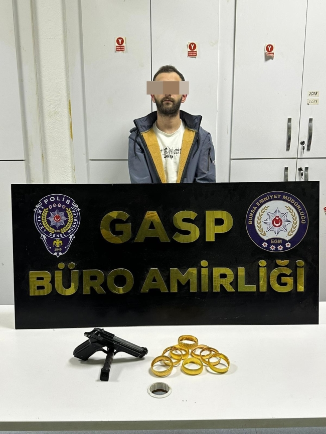 Bursa'da kar maskeli soyguncu 24 saat geçmeden yakalandı