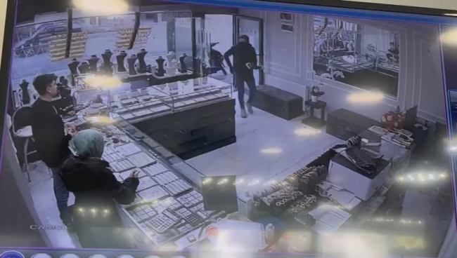 Bursa'da kar maskeli soyguncu 24 saat geçmeden yakalandı