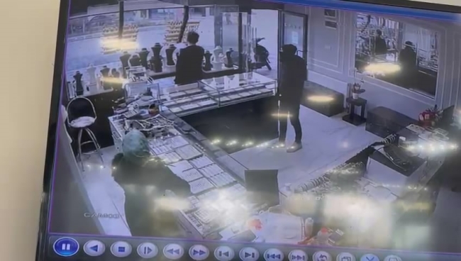 Bursa'da kar maskeli soyguncu 24 saat geçmeden yakalandı