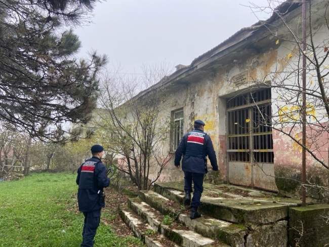Bursa'da jandarma aranan 18 şahsı yakaladı