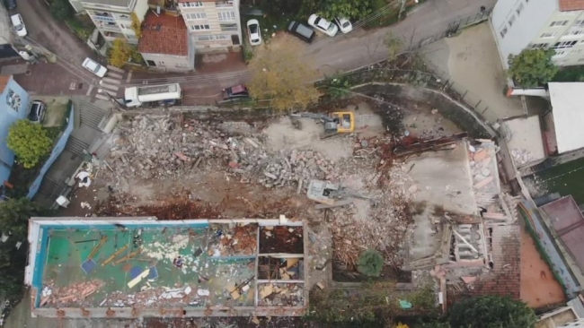 Bursa'daki deprem sonrası yetkililer harekete geçti, tarihi okul yıkılıyor