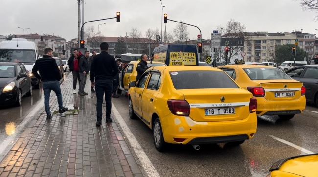 Bursa'da tartıştığı taksi şoförünü boynundan bıçakladı