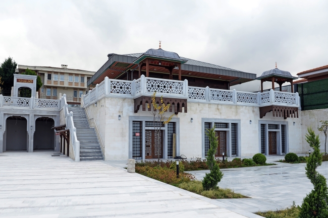 Hüdavendigâr Osmangazi Camii dualarla ibadete açıldı
