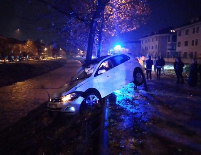 Bursa'da 16 yaşındaki genç otomobili kaçırıp hastanelik oldu