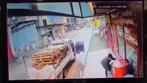 Birisi soba, diğeri alet çantası çaldı