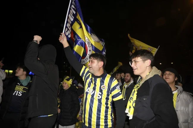 Taraftarlardan Fenerbahçe'ye coşkulu karşılama