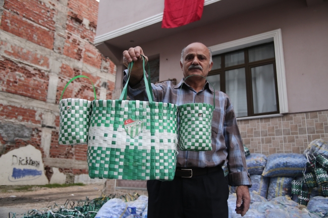 Bursa’da topladığı 1 ton kapakla engelliler için tekerlekli sandalye aldı