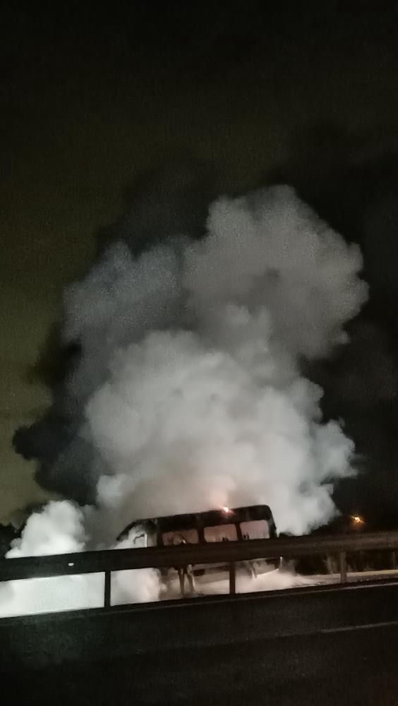 Bursa'da servis minibüsü alevlere teslim oldu