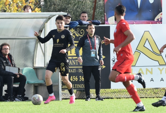 Nilüfer Belediyespor yenilmezliğini korudu