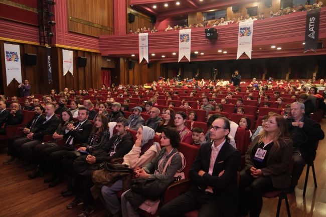 Bursa'da kukla ve gölge oyunu şöleni