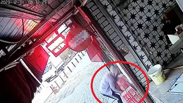 Bursa'da içecek hırsızı kameralara yakalandı
