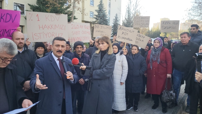 Türkoğlu TOKİ eylemi için Ankara'da vatandaşlarla bir araya geldi