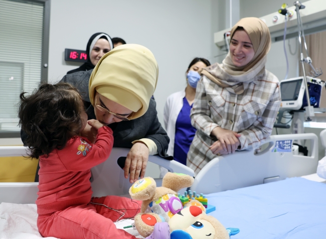 Emine Erdoğan’dan Gazzeli hasta çocuklara şefkat eli