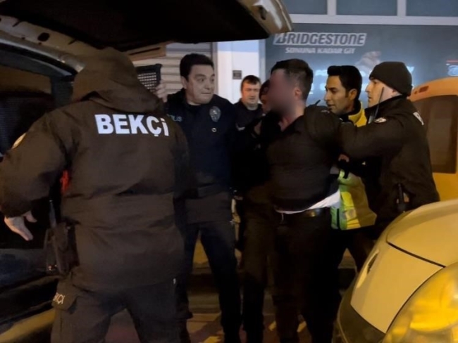 Bursa’da alkollü sürücü polis ekiplerine saldırdı