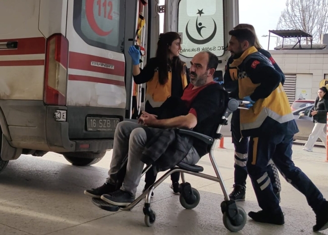 Bursa'da otomobiller çarpıştı! 1 kişi yaralandı