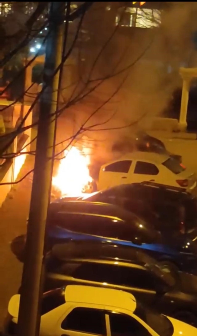 Bursa'da otoparktaki Araç Alev Alev Yandı!