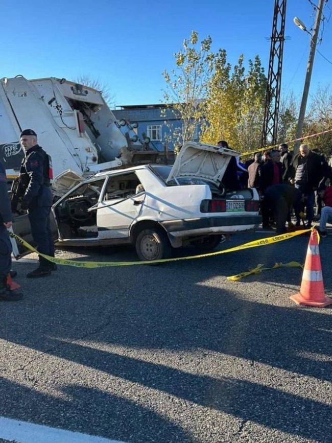 Diyarbakır'da feci kaza: 2 ölü, 2 ağır yaralı