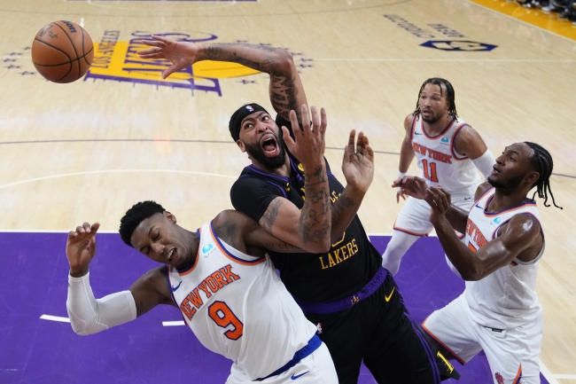 LeBron James mağlubiyeti önleyemedi