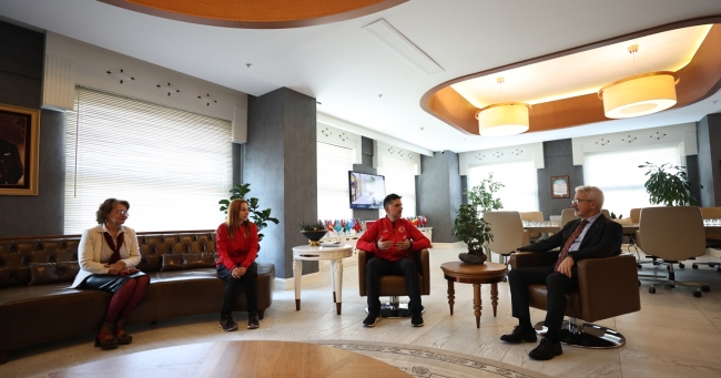 Nilüferli sporcular Başkan Erdem'i ziyaret etti