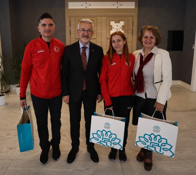 Nilüferli sporcular Başkan Erdem'i ziyaret etti