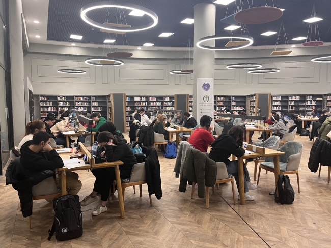 Bursa Millet Kütüphanesi artık 24 saat açık