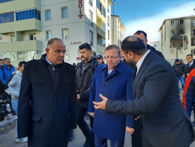 5 katlı binada doğal gaz patlaması: 1’i ağır 3 yaralı
