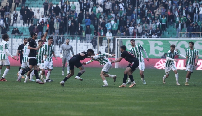 Bursaspor-Diyarbekirspor maçında ortalık karıştı