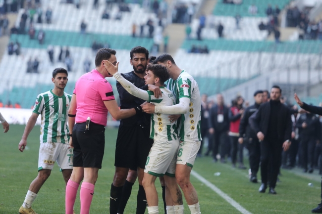 Bursaspor-Diyarbekirspor maçında ortalık karıştı