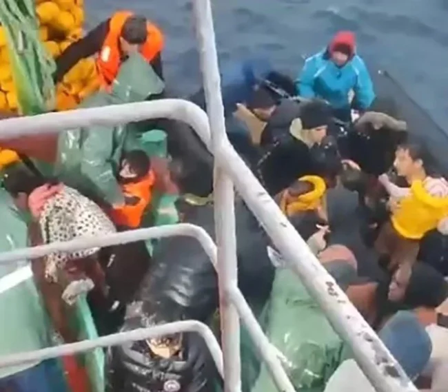 Denizin ortasında can pazarı!