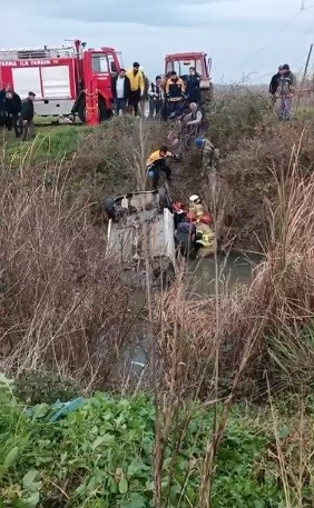 Bursa'da araba sulara gömüldü! 1'i ağır 5 kişi yaralandı
