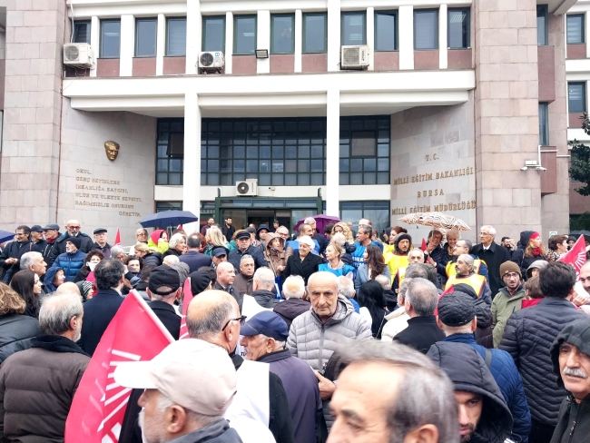 Bursa'da sendikaların basın açıklamasına polis müdahalesi
