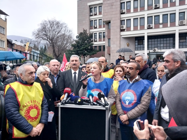 Bursa'da sendikaların basın açıklamasına polis müdahalesi