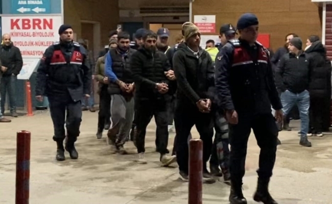 Gece yürüyüşü İl Göç İdaresinde son buldu