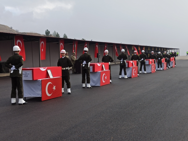 Şehitler törenle memleketlerine uğurlandı