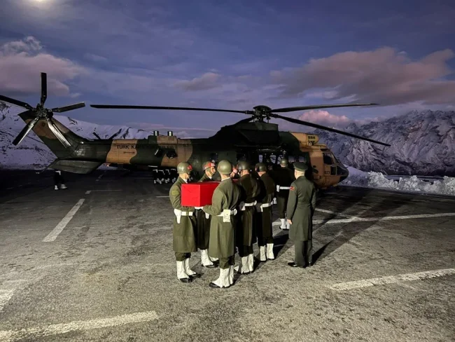 Hakkari'de şehitler için tören düzenlendi