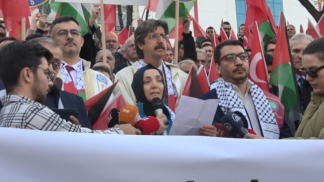 Bursa'da üniversite öğrencileri şehitler ve Filistin için yürüdü