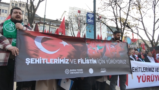 Bursa'da üniversite öğrencileri şehitler ve Filistin için yürüdü