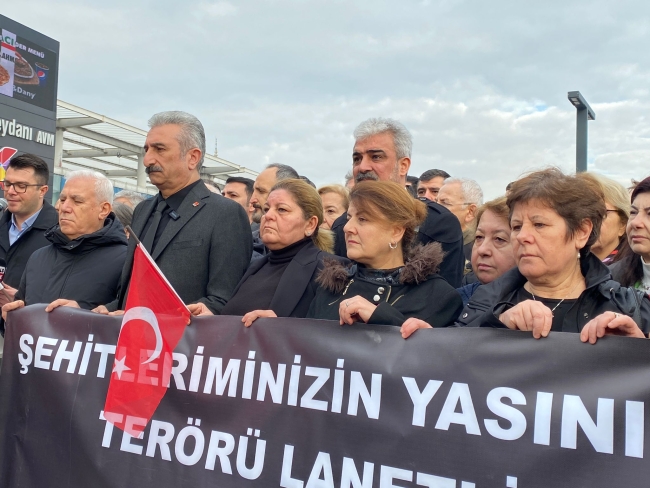 CHP Bursa'dan 12 kahraman Mehmetçik için saygı duruşu