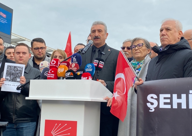 CHP Bursa'dan 12 kahraman Mehmetçik için saygı duruşu