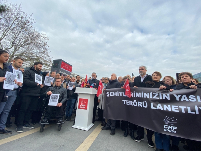 CHP Bursa'dan 12 kahraman Mehmetçik için saygı duruşu