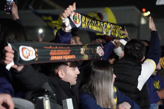 Galatasaray ve Fenerbahçe yurda döndü!