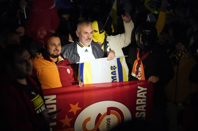 Galatasaray ve Fenerbahçe yurda döndü!
