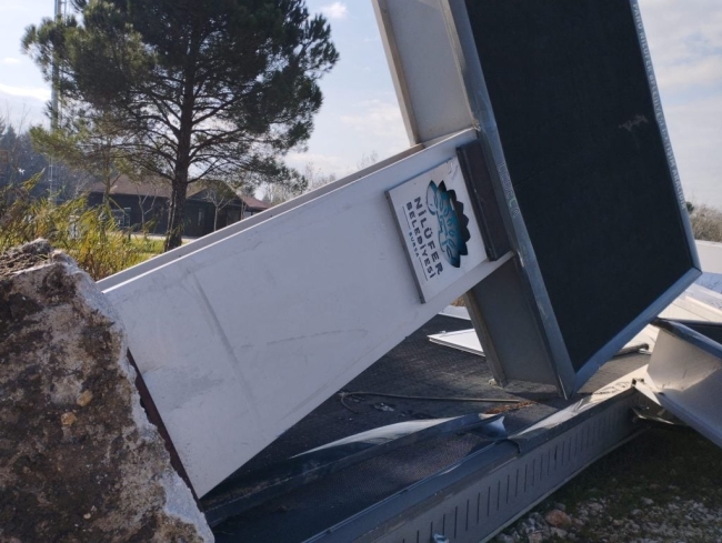 Nilüfer ve Büyükşehir arasında reklam krizi!